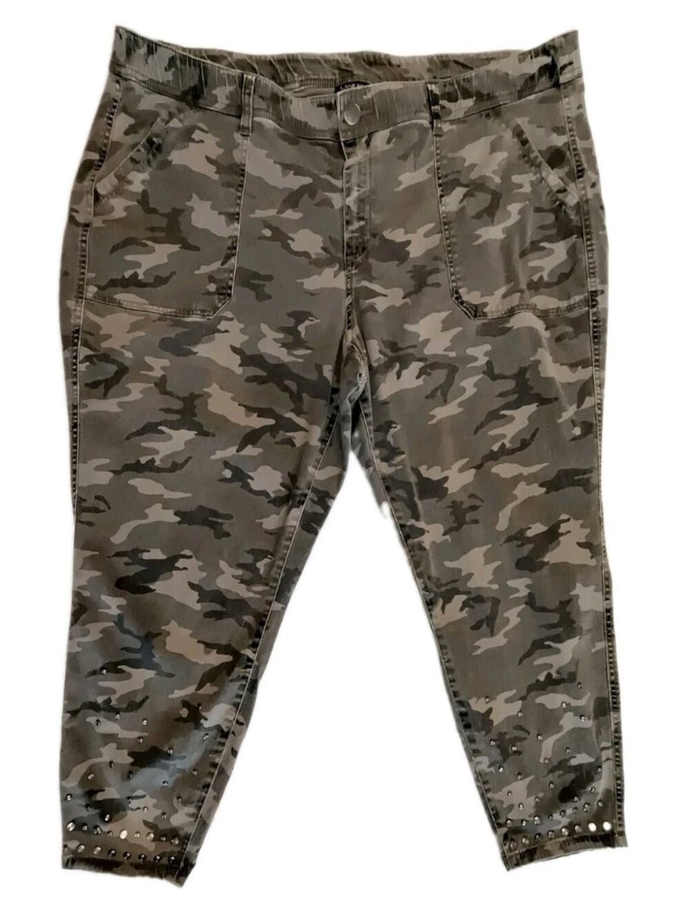 Lane Bryant  Green Camouflage Jeans w Studded Shins  Plus Size 26 Elástic Waist
